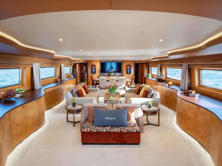MOBIUS Cantieri di Pisa Akhir 125 - saloon MOBIUS Cantieri di Pisa Akhir 125 - saloon