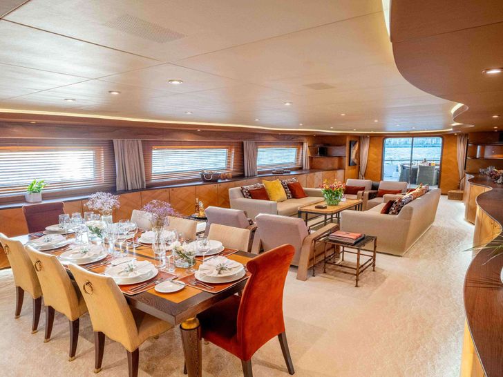 MOBIUS Cantieri di Pisa Akhir 125 - saloon dining area MOBIUS Cantieri di Pisa Akhir 125 - saloon dining area