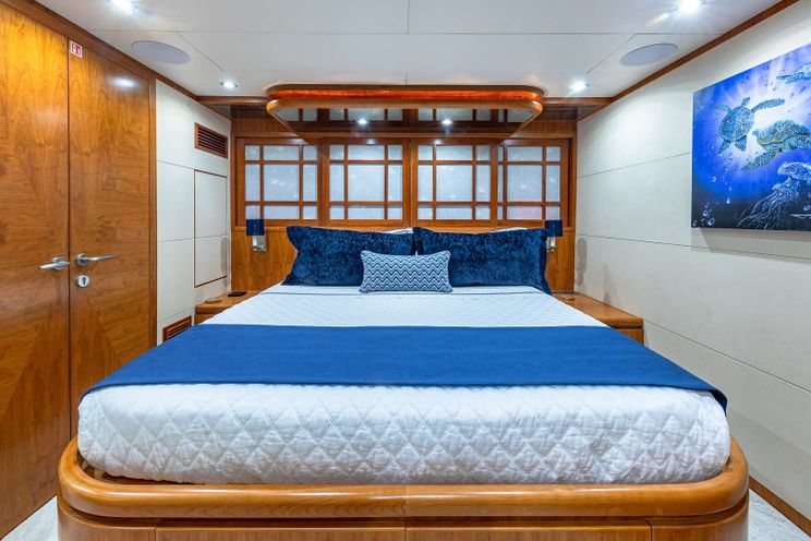 Charter Yacht B HAPPY - Hargrave 103 - 4 Cabins - Nassau - Exumas - Bahamas