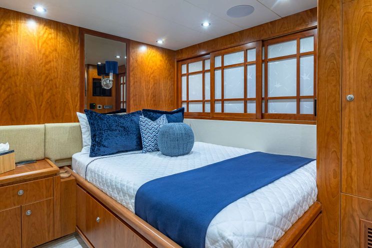 Charter Yacht B HAPPY - Hargrave 103 - 4 Cabins - Nassau - Exumas - Bahamas