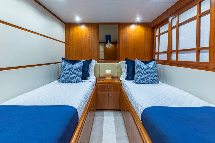 Charter Yacht B HAPPY - Hargrave 103 - 4 Cabins - Nassau - Exumas - Bahamas