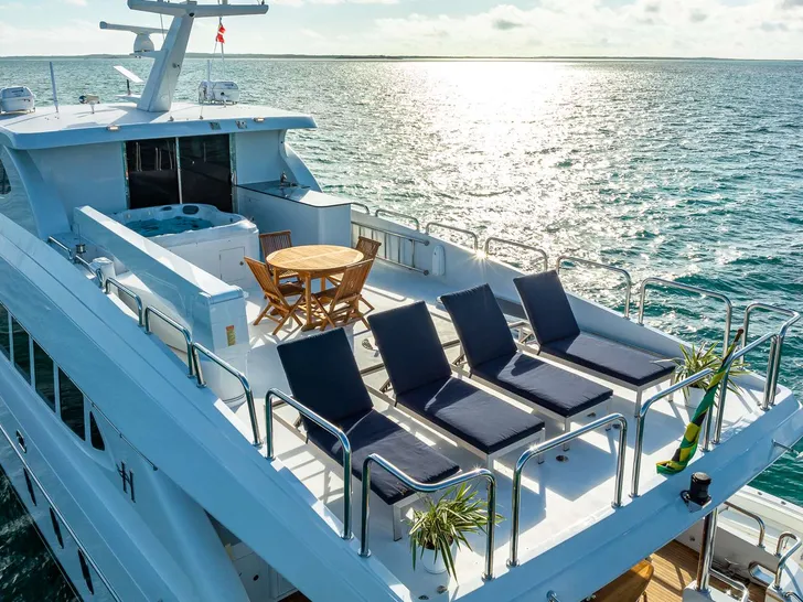 B HAPPY - Hargrave 103,flybridge B HAPPY - Hargrave 103,flybridge