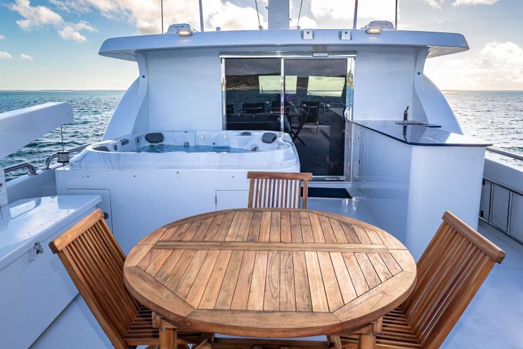 Charter Yacht B HAPPY - Hargrave 103 - 4 Cabins - Nassau - Exumas - Bahamas