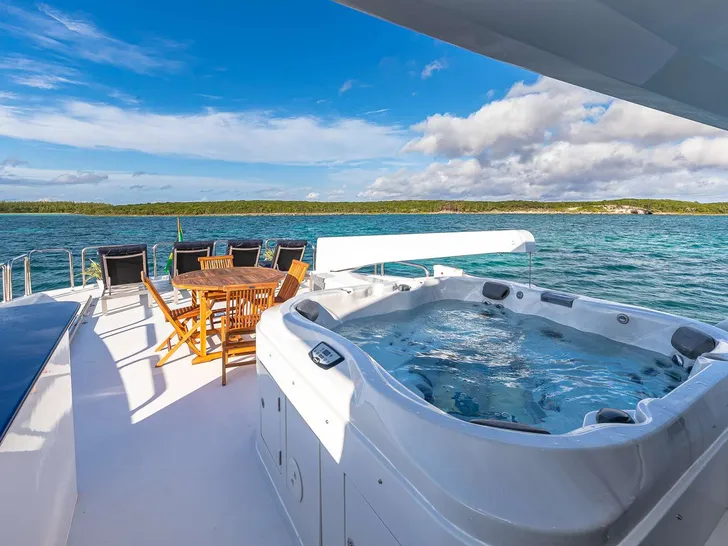 B HAPPY - Hargrave 103,flybridge jacuzzi B HAPPY - Hargrave 103,flybridge jacuzzi