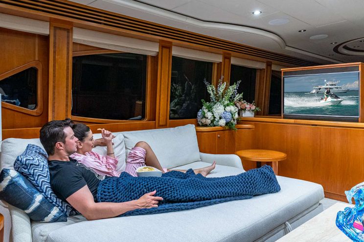 Charter Yacht B HAPPY - Hargrave 103 - 4 Cabins - Nassau - Exumas - Bahamas