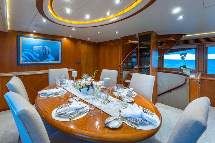 Charter Yacht B HAPPY - Hargrave 103 - 4 Cabins - Nassau - Exumas - Bahamas
