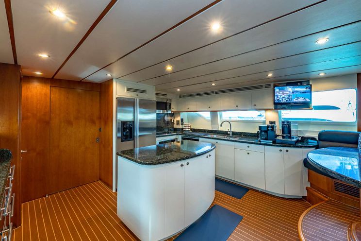 Charter Yacht B HAPPY - Hargrave 103 - 4 Cabins - Nassau - Exumas - Bahamas