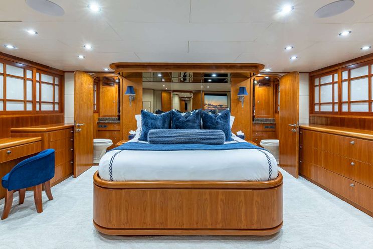 Charter Yacht B HAPPY - Hargrave 103 - 4 Cabins - Nassau - Exumas - Bahamas
