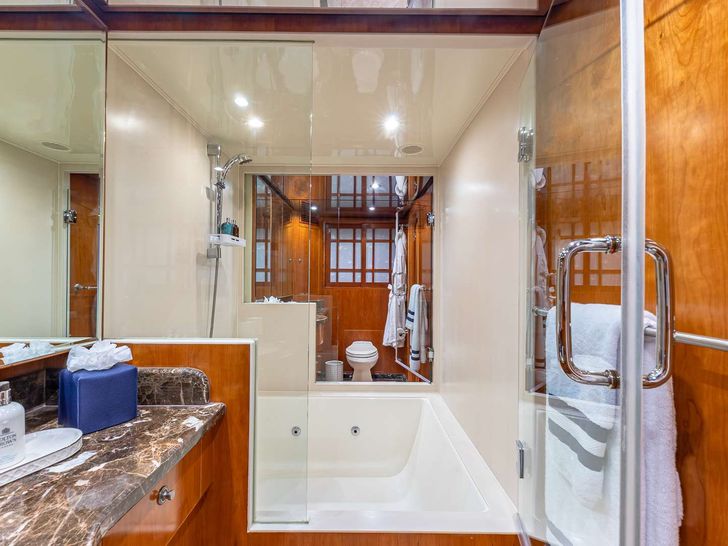 B HAPPY - Hargrave 103,master cabin bathroom B HAPPY - Hargrave 103,master cabin bathroom