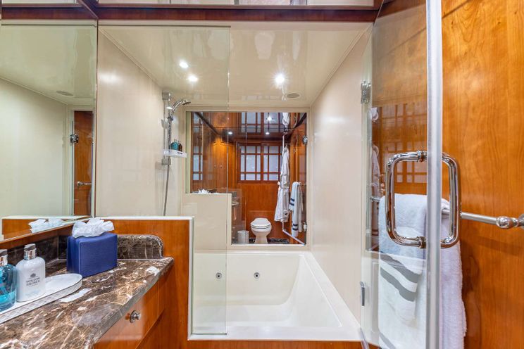 Charter Yacht B HAPPY - Hargrave 103 - 4 Cabins - Nassau - Exumas - Bahamas