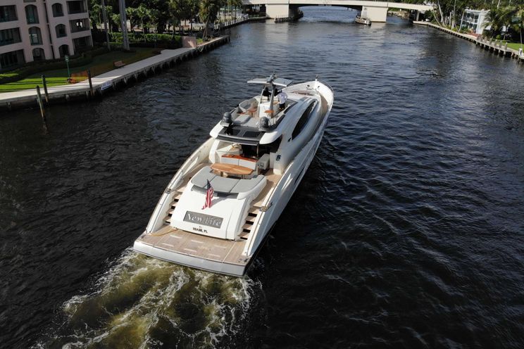 Charter Yacht NEW LIFE - Lazzara 92 - 4 Cabins - Nassau - Exumas - Bahamas