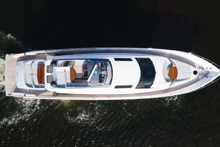 Charter Yacht NEW LIFE - Lazzara 92 - 4 Cabins - Nassau - Exumas - Bahamas