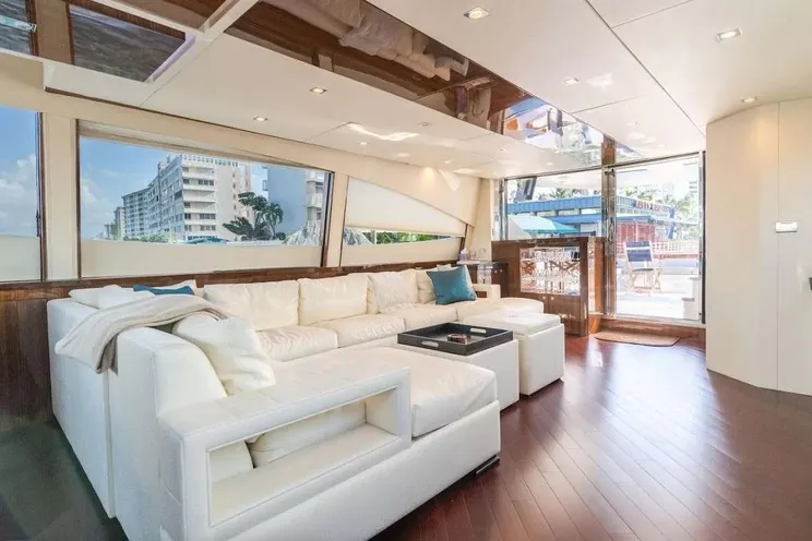 Charter Yacht NEW LIFE - Lazzara 92 - 4 Cabins - Nassau - Exumas - Bahamas