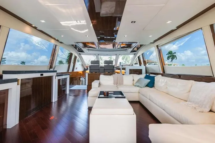 Charter Yacht NEW LIFE - Lazzara 92 - 4 Cabins - Nassau - Exumas - Bahamas