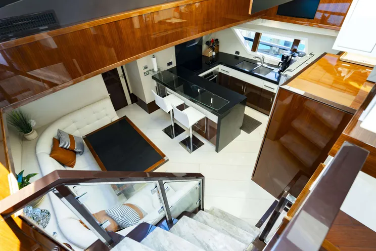 Charter Yacht NEW LIFE - Lazzara 92 - 4 Cabins - Nassau - Exumas - Bahamas