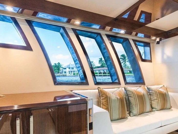 NEW LIFE - Lazzara 92,saloon seating NEW LIFE - Lazzara 92,saloon seating