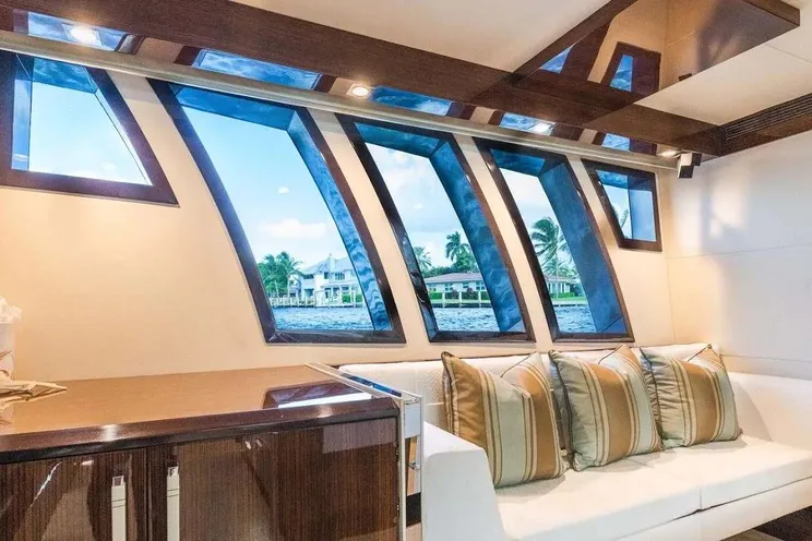 Charter Yacht NEW LIFE - Lazzara 92 - 4 Cabins - Nassau - Exumas - Bahamas