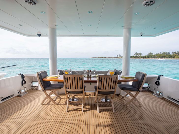 VITESSE Hargrave 100 aft deck dining VITESSE Hargrave 100 aft deck dining