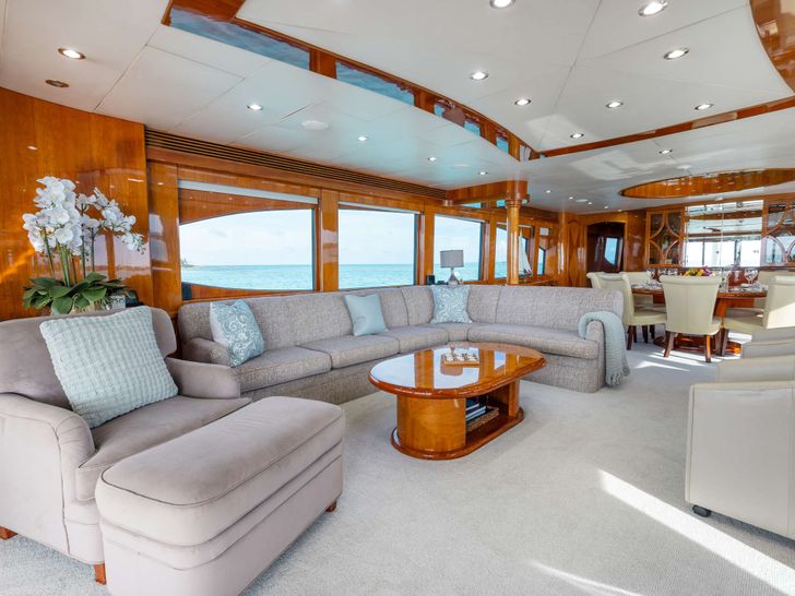 VITESSE Hargrave 100 main saloon seating VITESSE Hargrave 100 main saloon seating