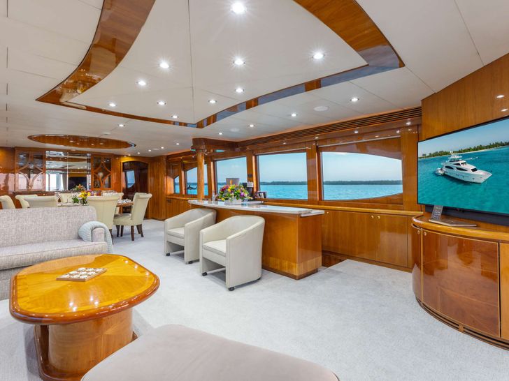 VITESSE Hargrave 100 main saloon with TV VITESSE Hargrave 100 main saloon with TV