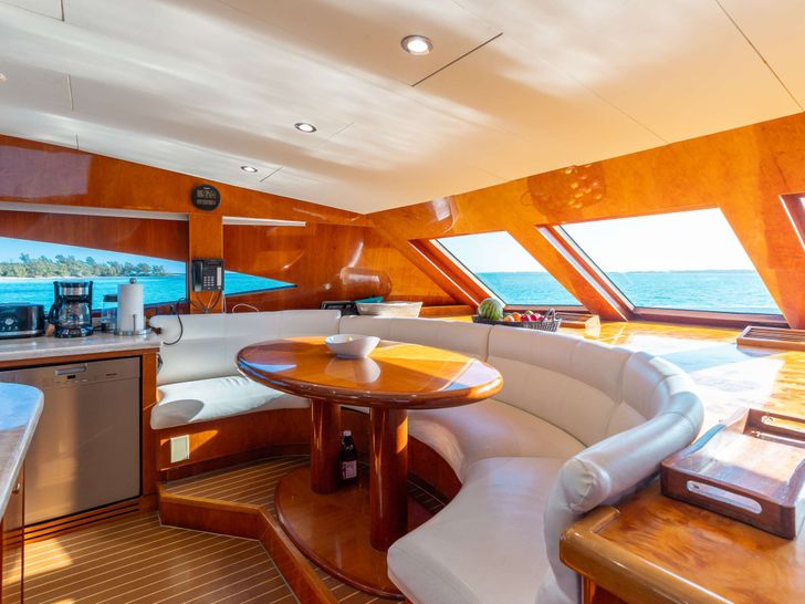 VITESSE Hargrave 100 kitchen dining area VITESSE Hargrave 100 kitchen dining area