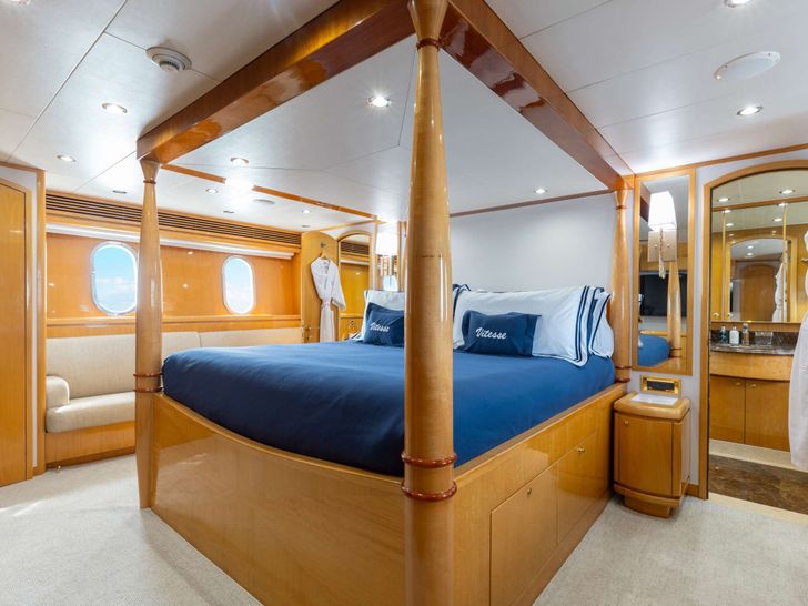 VITESSE Hargrave 100 master cabin VITESSE Hargrave 100 master cabin