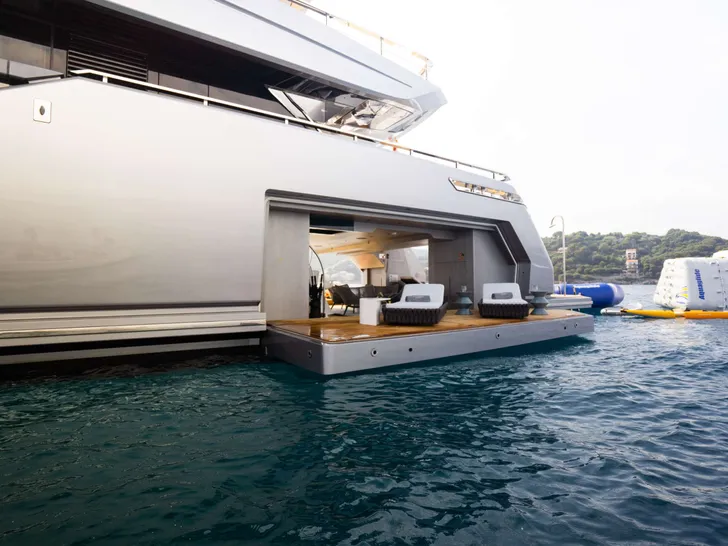 PANDION PEARL Sanlorenzo 44 Alloy beach club PANDION PEARL Sanlorenzo 44 Alloy beach club