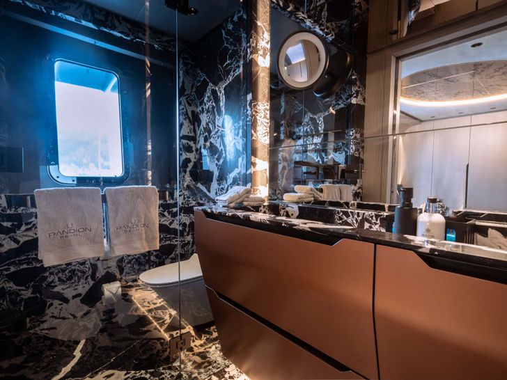 PANDION PEARL Sanlorenzo 44 Alloy bathroom PANDION PEARL Sanlorenzo 44 Alloy bathroom