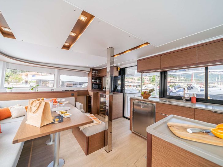 LINO Lagoon 46 - saloon LINO Lagoon 46 - saloon