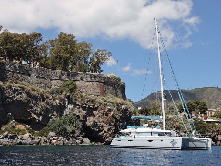 LIR Fountaine Pajot Victoria 67 - Anchored Starboard LIR Fountaine Pajot Victoria 67 - Anchored Starboard