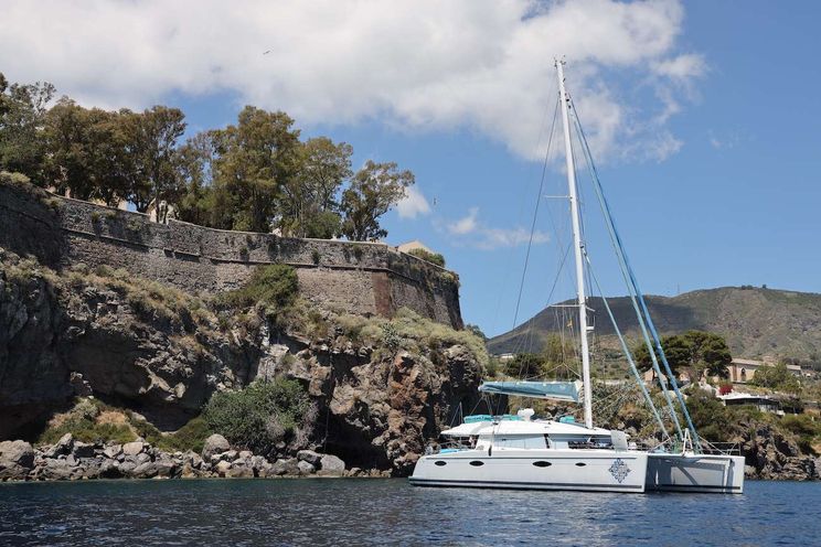 Charter Yacht LIR - Fountaine Pajot Victoria 67 - 4 Cabins - Grenadines - Caribbean Islands - West Mediterranean