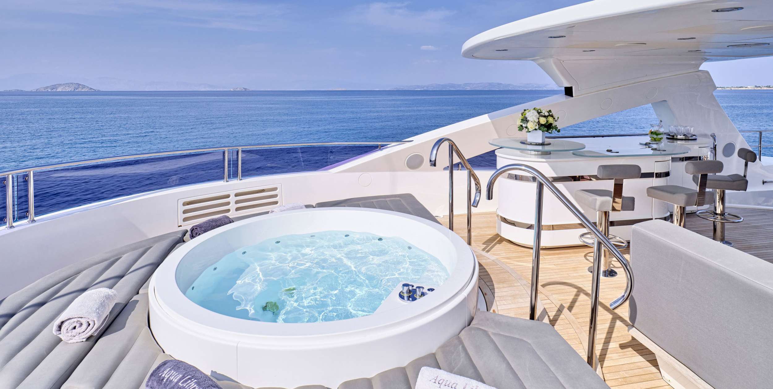 AQUA LIBRA Sunseeker 131 - sundeck jacuzzi