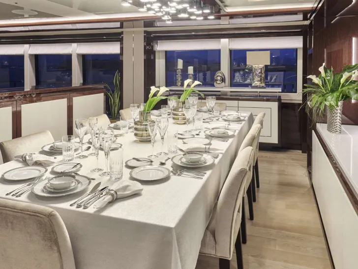 AQUA LIBRA Sunseeker 131 - main dining area AQUA LIBRA Sunseeker 131 - main dining area
