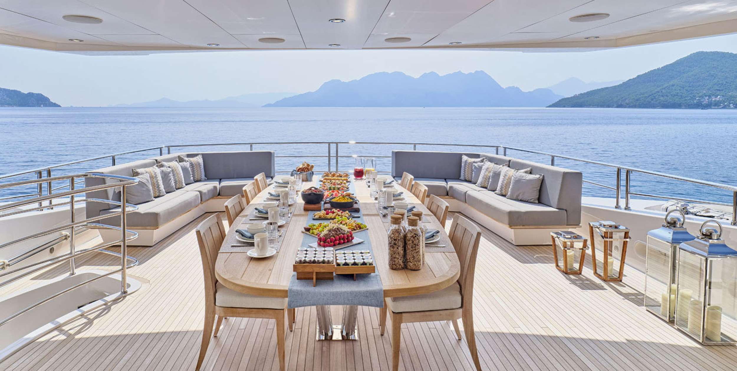 AQUA LIBRA Sunseeker 131 - sky deck aft alfresco dining area