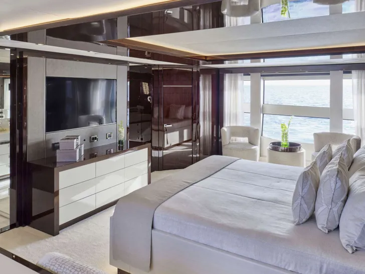 AQUA LIBRA Sunseeker 131 - master cabin AQUA LIBRA Sunseeker 131 - master cabin