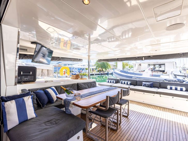 MARE BLU Lagoon 630 - Aft Dining MARE BLU Lagoon 630 - Aft Dining
