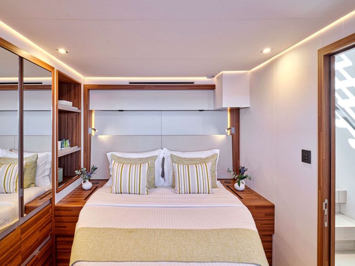 AD ASTRA Fountaine Pajot 80 - VIP cabin 2 AD ASTRA Fountaine Pajot 80 - VIP cabin 2