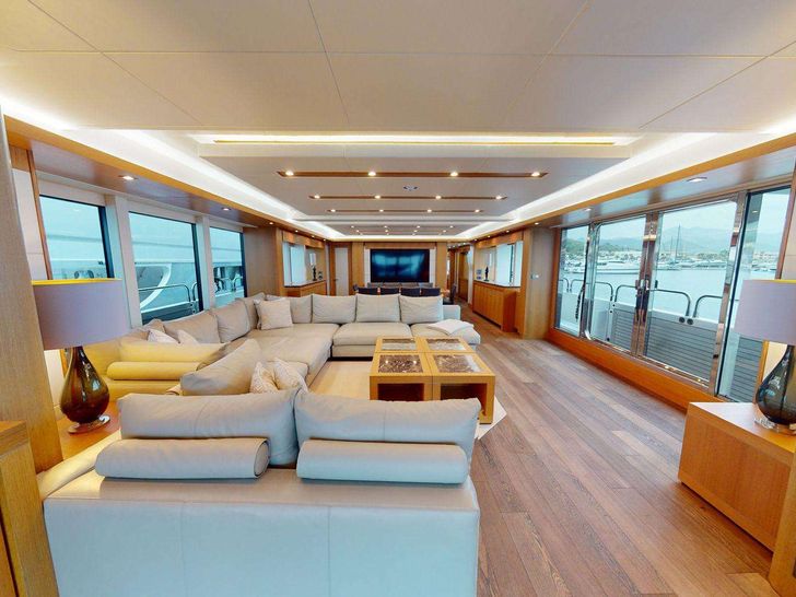 MAKANI II 35m Sunseeker Motor Yacht Saloon MAKANI II 35m Sunseeker Motor Yacht Saloon