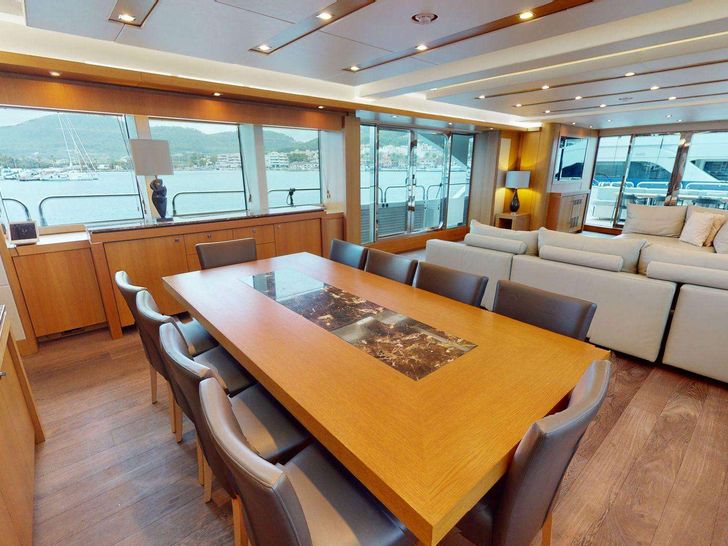 MAKANI II 35m Sunseeker Motor Yacht Dining MAKANI II 35m Sunseeker Motor Yacht Dining