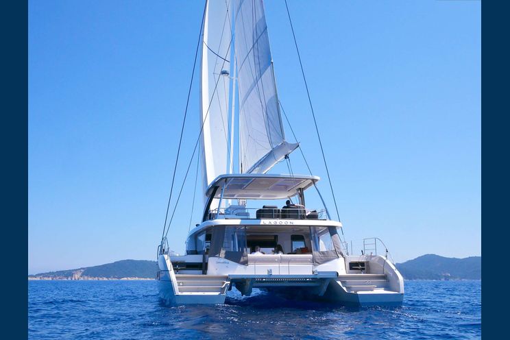 Charter Yacht KINGFISHER V - Lagoon 65 - 3 Cabins - Mallorca - Ibiza