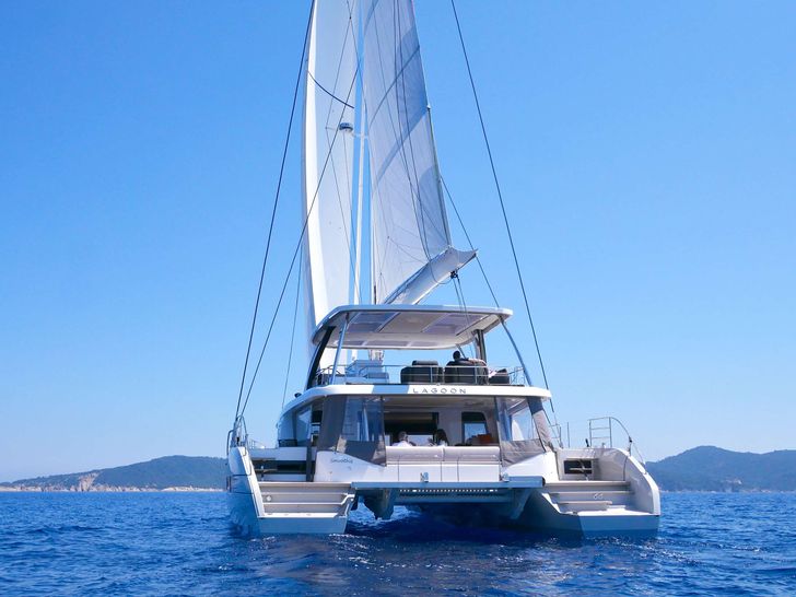 KINGFISHER V Lagoon 65 Swimming Platform KINGFISHER V Lagoon 65 Swimming Platform