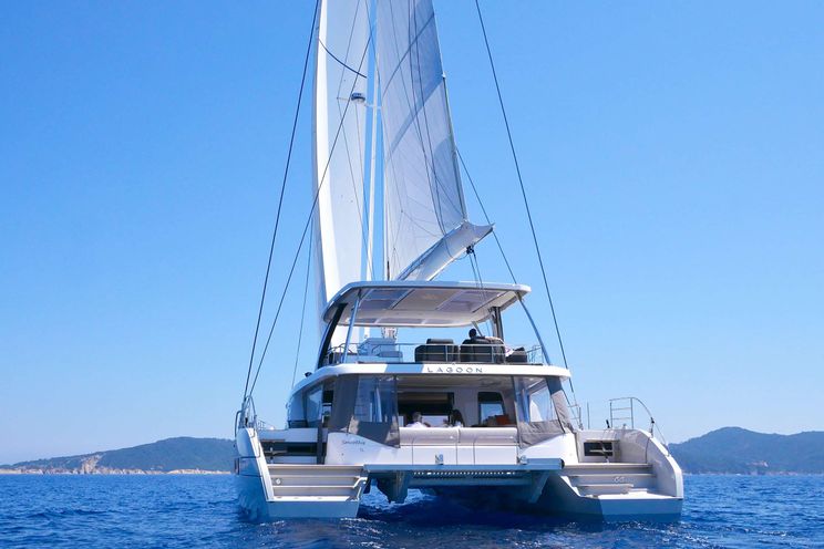 Charter Yacht KINGFISHER V - Lagoon 65 - 3 Cabins - Mallorca - Ibiza