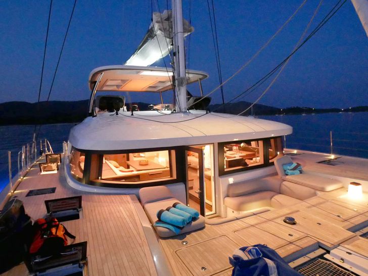 KINGFISHER V Lagoon 65 Main deck KINGFISHER V Lagoon 65 Main deck