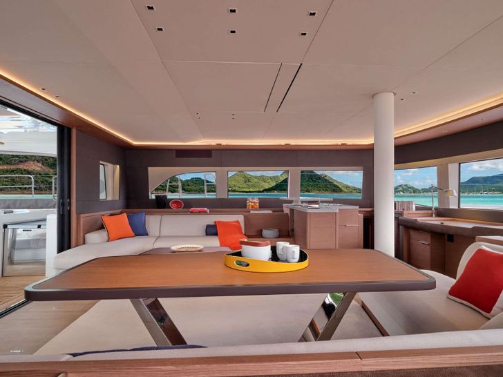 KINGFISHER V Lagoon 65 Dining KINGFISHER V Lagoon 65 Dining
