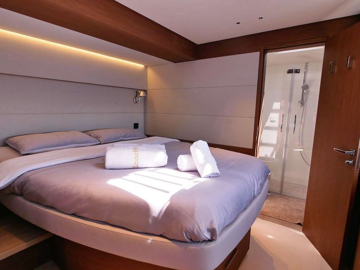 KINGFISHER V Lagoon 65 Master Cabin KINGFISHER V Lagoon 65 Master Cabin