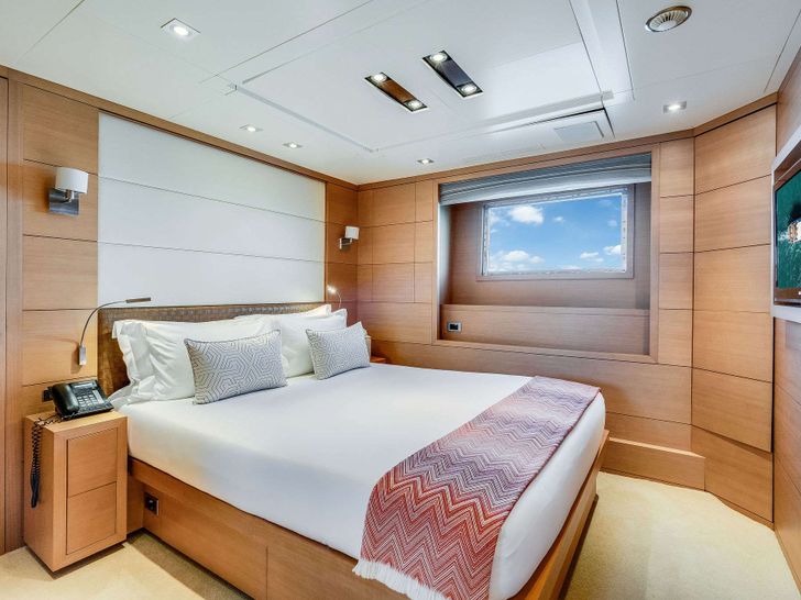 LADY H 37m Benetti Motor Yacht VIP Cabin