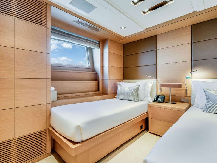 LADY H 37m Benetti Motor Yacht Twin Cabin 2 LADY H 37m Benetti Motor Yacht Twin Cabin 2