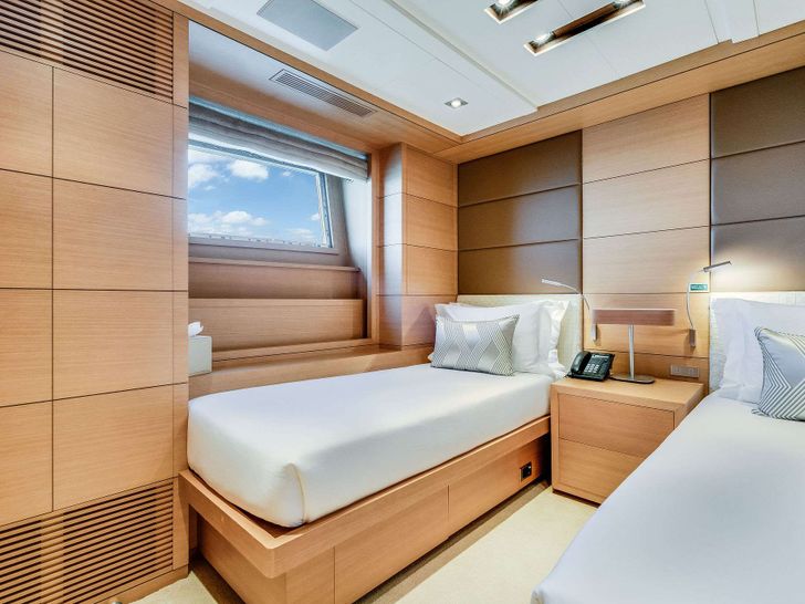 LADY H 37m Benetti Motor Yacht Twin Cabin 2