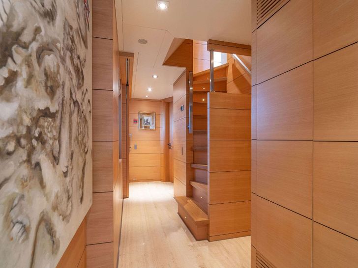LADY H 37m Benetti Motor Yacht Guest Lobby LADY H 37m Benetti Motor Yacht Guest Lobby