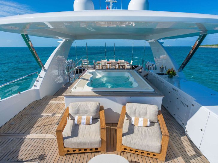 LADY H 37m Benetti Motor Yacht Jacuzzi